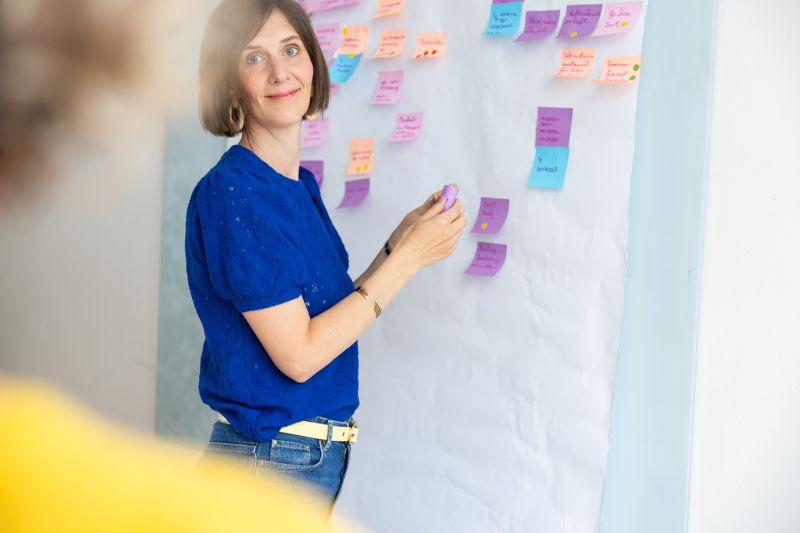 Ich saß im Daily. Das Team diskutierte ein technisches Problem. Und ich verstand nur Bahnhof.